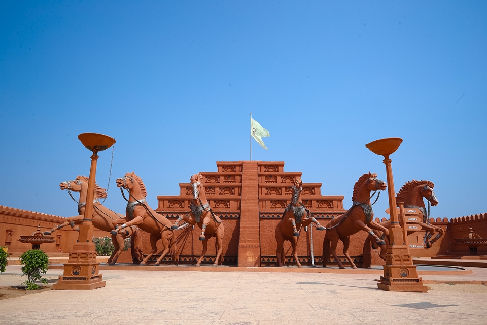 Baahubali film sets at Ramoji Film City – iconic shooting location and must-visit for movie lovers